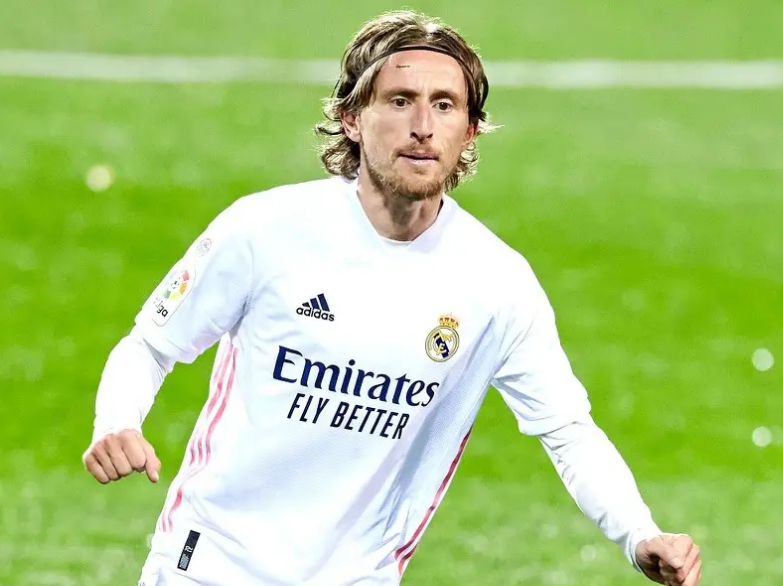 里程碑夜广东宏远主帅复盘；英超加时末段刷纪录；信心回归；控场能力受关注的简单介绍