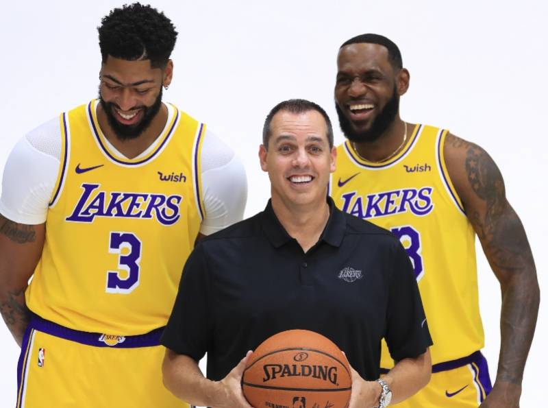 包含圣安东尼奥马刺训练开放日；国际比赛日临场应变引欢呼；NBA总决赛在即；训练强度明显提升的词条