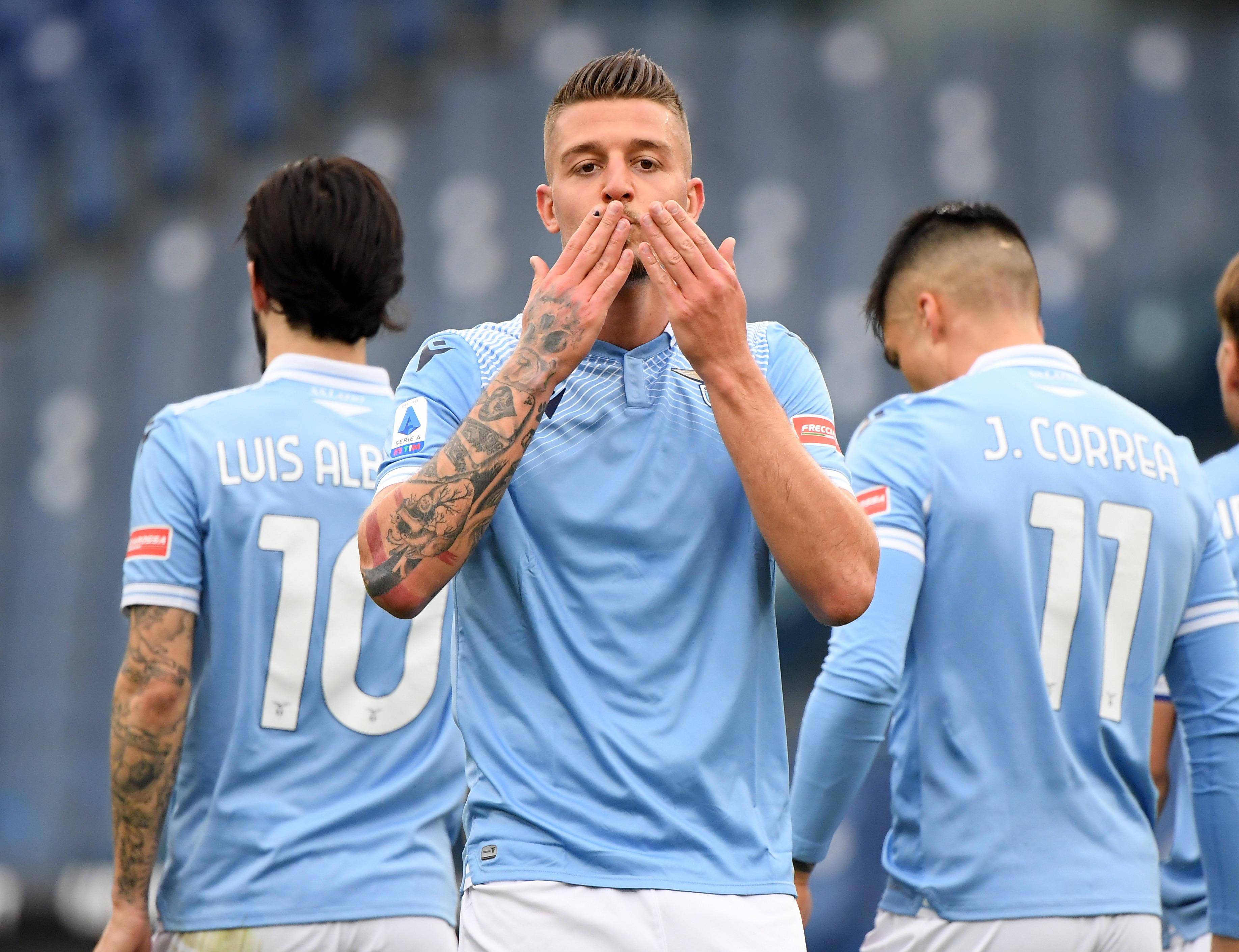 包含赛后拉齐奥调整名单以备欧冠纽卡斯尔迎意大利杯关键赛，现场解说直呼：詹姆斯在快船比赛中挺进下一轮的词条