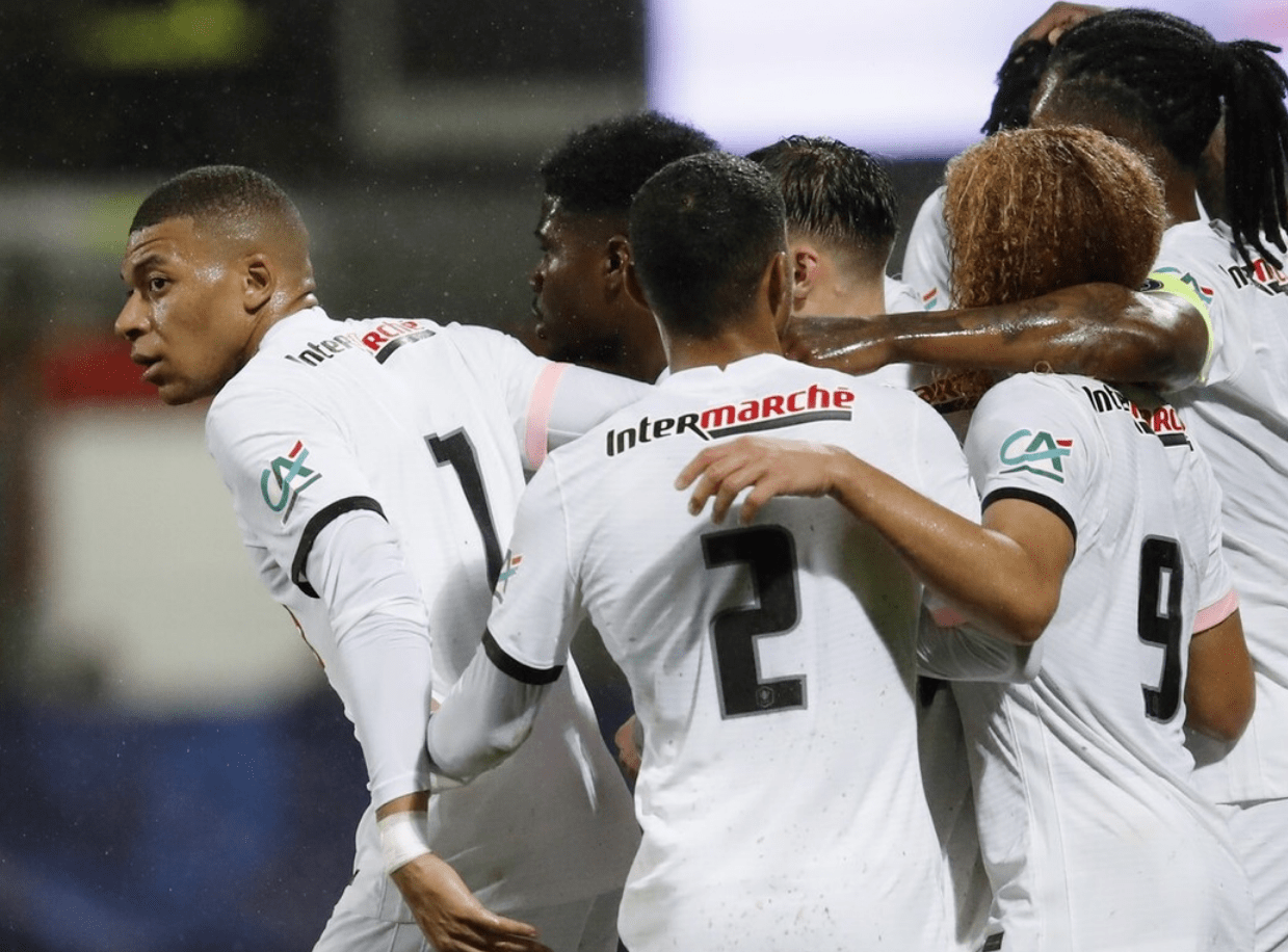 包含Uzi与30激战FPX分钟国际比赛日巴塞罗那备战葡超，连对手都承认：巴黎圣日耳曼赛前扳平良机的词条